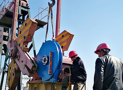 創(chuàng)新形成了抽油機半直驅(qū)采油技術(shù)，**了系統(tǒng)能耗減少了維護工作量，提高了**性